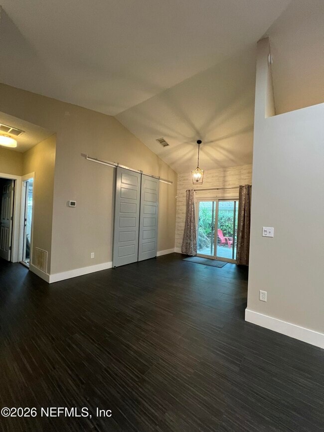 Photo - 1115 Main St