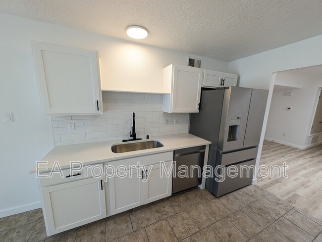 Photo - 3301 Schumacher St NW