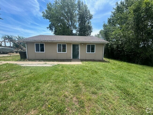 Building Photo - Charming 3 bed 1 bath house!