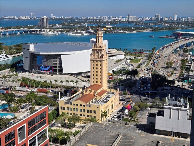 Photo - 121 NE 5th St Unidad 2908