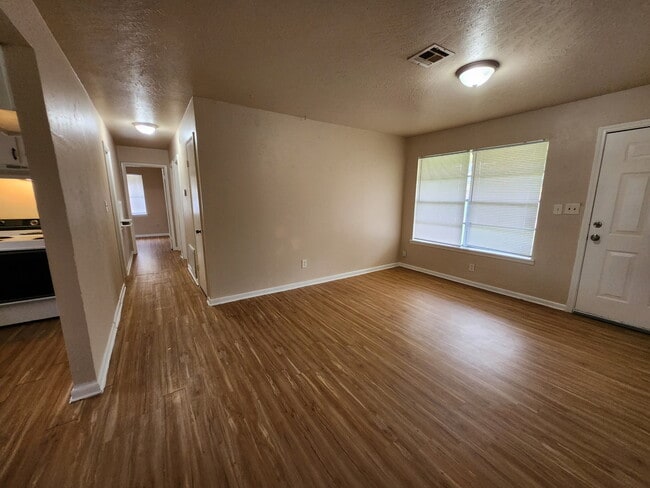 Photo - 729 Hedge Dr