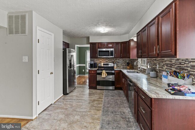 Photo - 6018 River Birch Ct