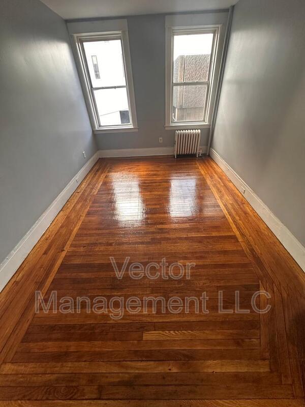 Photo - 1476 Chapel St