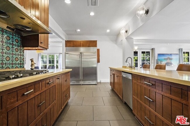 Photo - 23057 Sylvan St