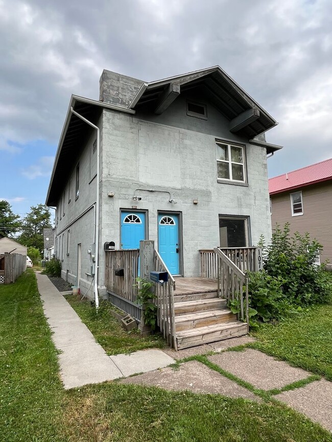 Building Photo - 1066-1070 86th Ave W Unit 1070 86th Ave W - Lower
