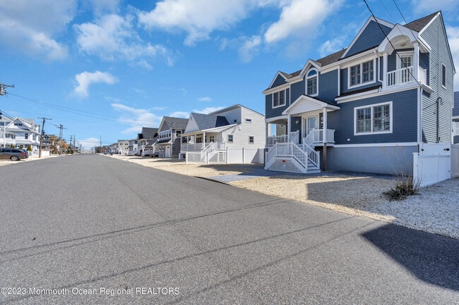 Photo - 229 2nd Ave