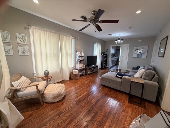 Photo - 307 E 28th St