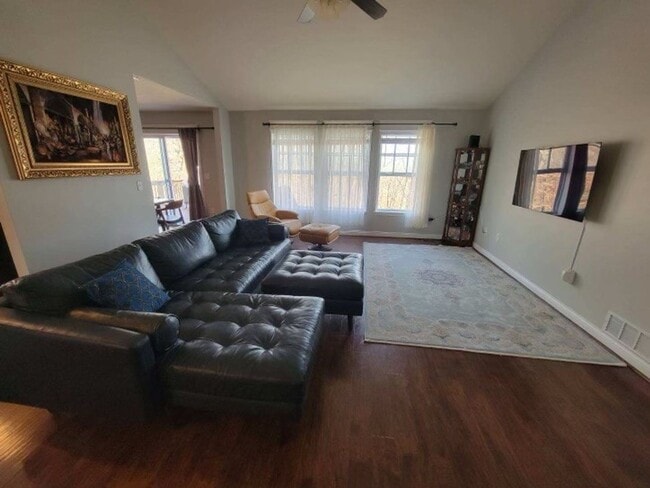 Photo - 230 Settlers Pass