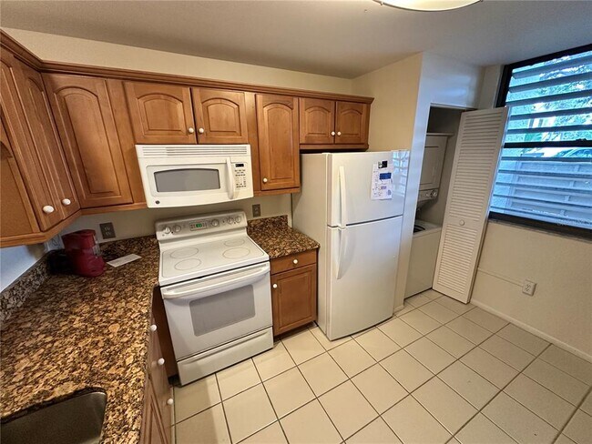 Photo - 645 Woodlawn Dr