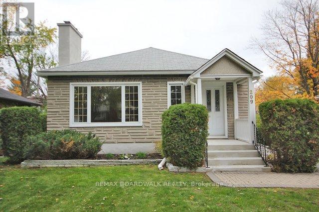 Photo - 209 Knox Crescent