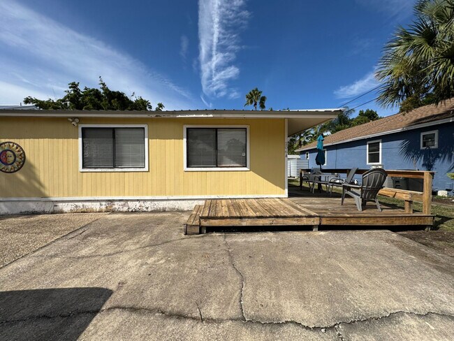 Building Photo - 206 10th St Rental
