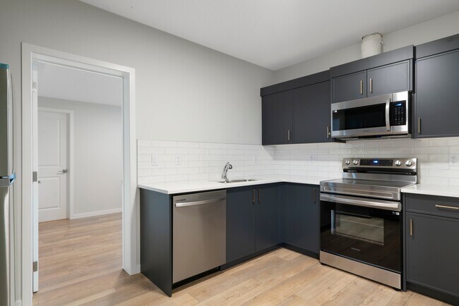 Photo - 31 Royston Way NW