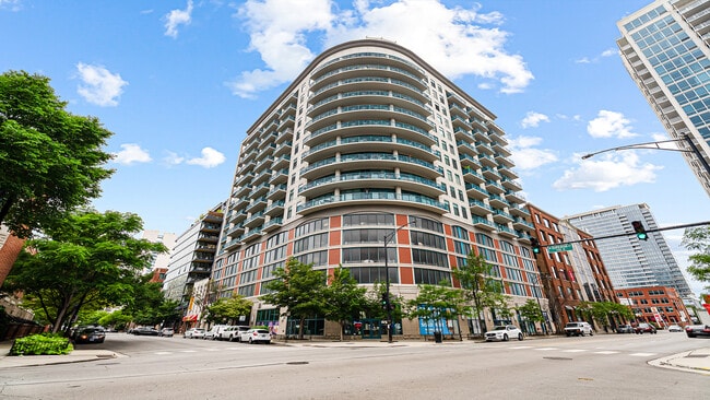 Building Photo - 340 W Superior St Unit 1604