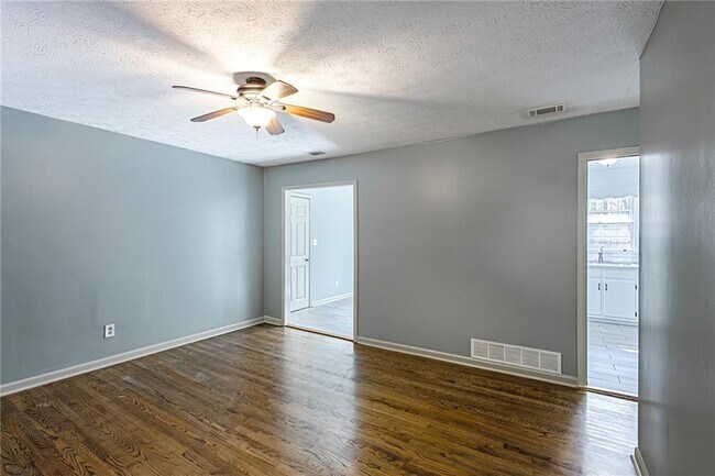 Photo - 4979 Paris Ave