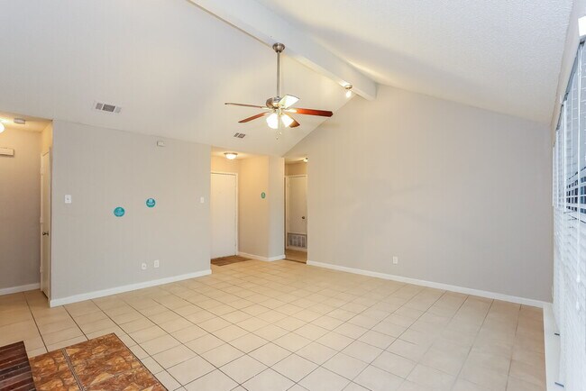 Photo - 1365 Roan Dr