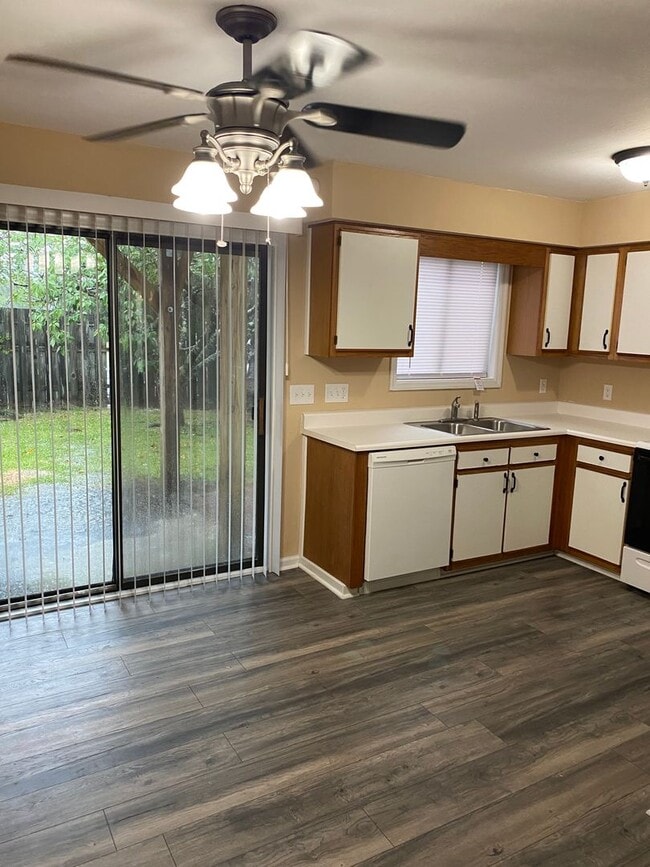 Building Photo - Condo in Great Location