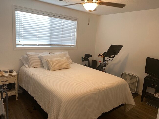 Photo - 3724 Tudor Way SE