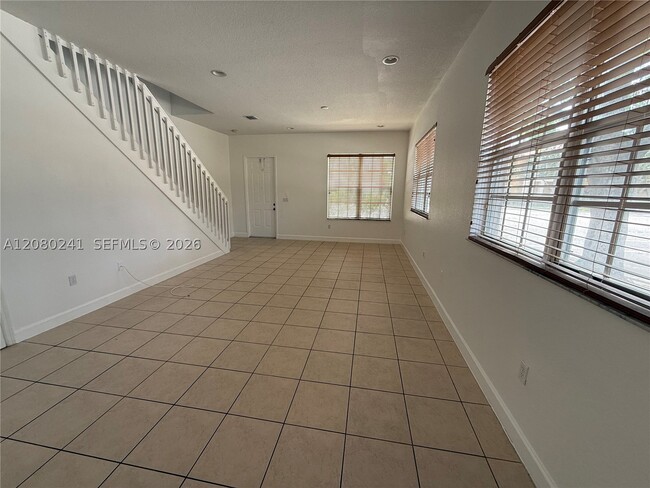 Photo - 634 SW 147th Ave