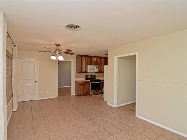 Photo - 5300 Middale Ln