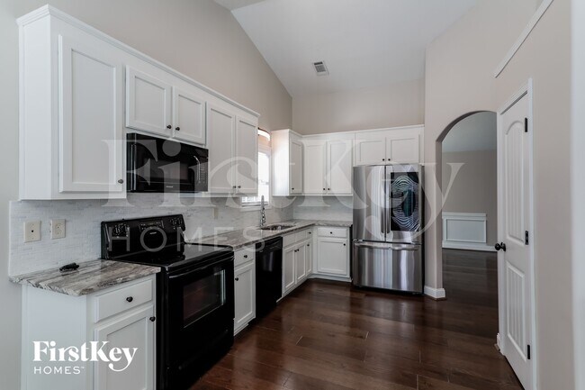 Photo - 114 Colonial Ct