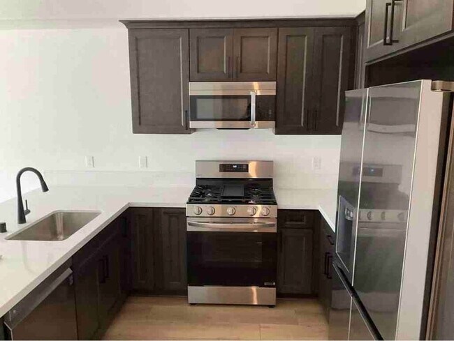 402 W Grand Ave