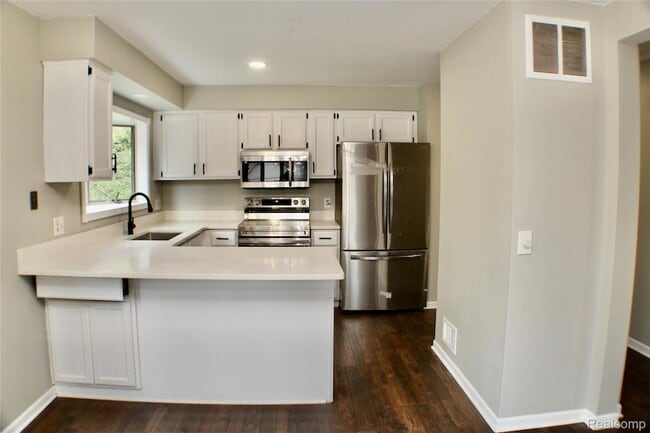 Photo - 1483 Colony Dr