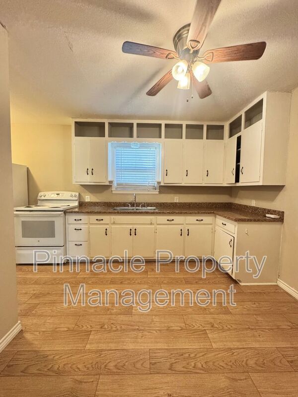 Photo - 212 Windham St