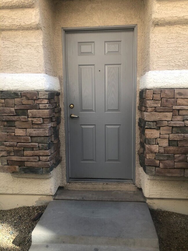 Photo - Henderson 3 Bedroom Townhouse!