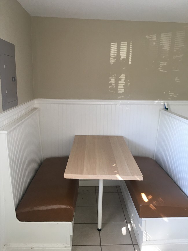 Photo - 1127 Park St