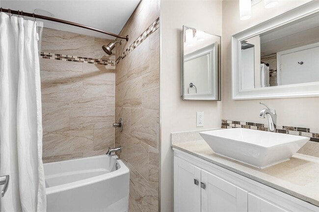 Photo - 3111 Oakland Shores Dr Unit F 208