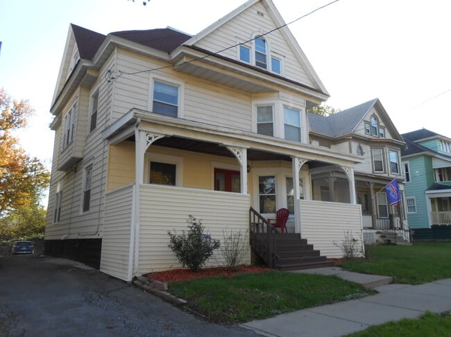 Photo - 915 Westcott St