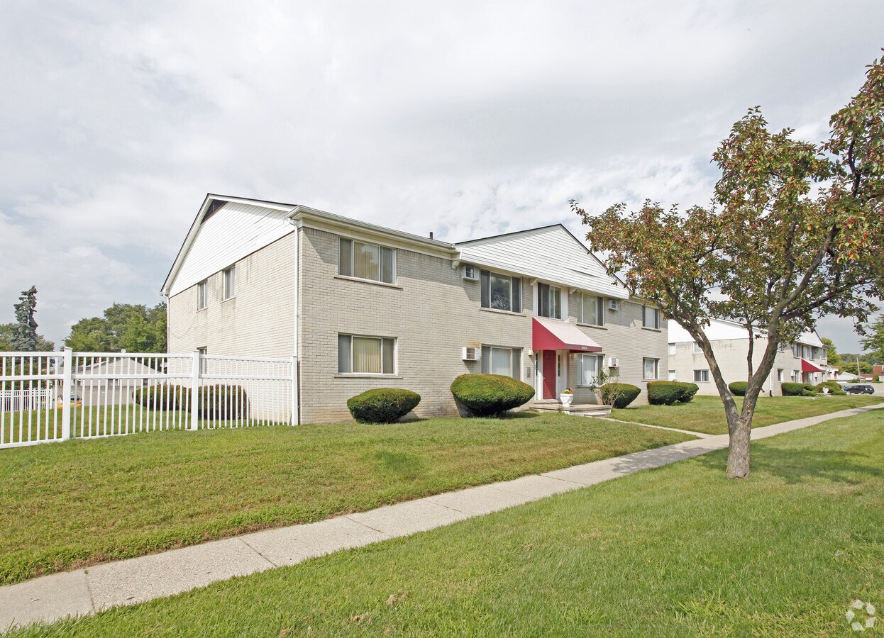 Rosewood Manor Apartments - Rosewood Manor Apartments
