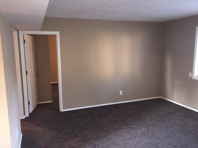 Living room - 3207 N. Peoria Avenue Unit 4