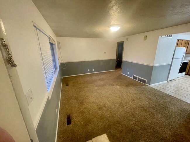 Building Photo - 2 bed 1 bath in Springville Unit 4