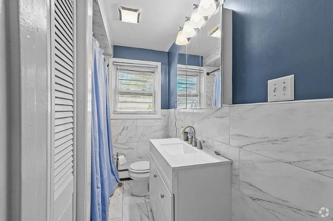 Building Photo - 270 Langdon St Rental