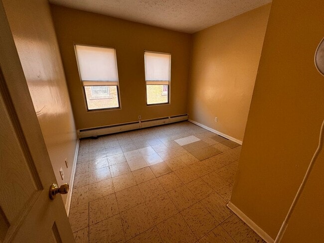 Photo - 4 Bedrooms 2 Bath Apartment with Heat and Hot Water Included!! Unit 1083-3L