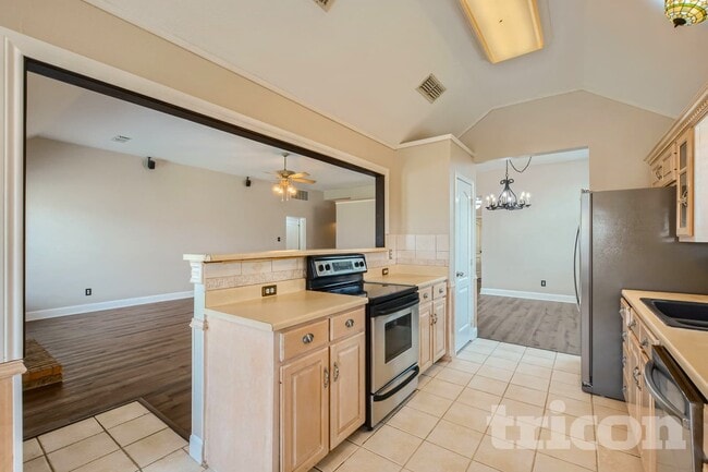 Photo - 709 Flagstone Way