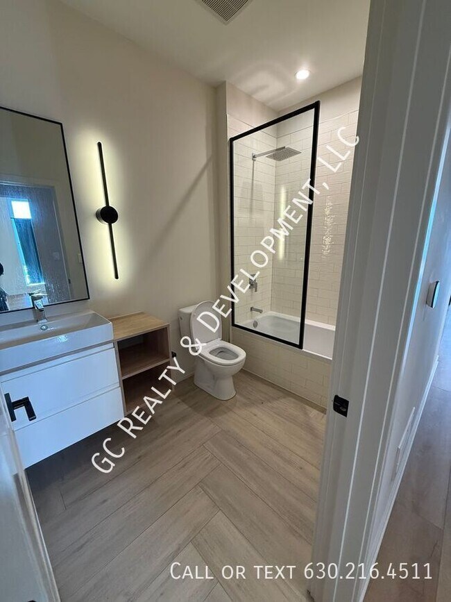 Photo - 3202 N Kildare Ave Unit 3S