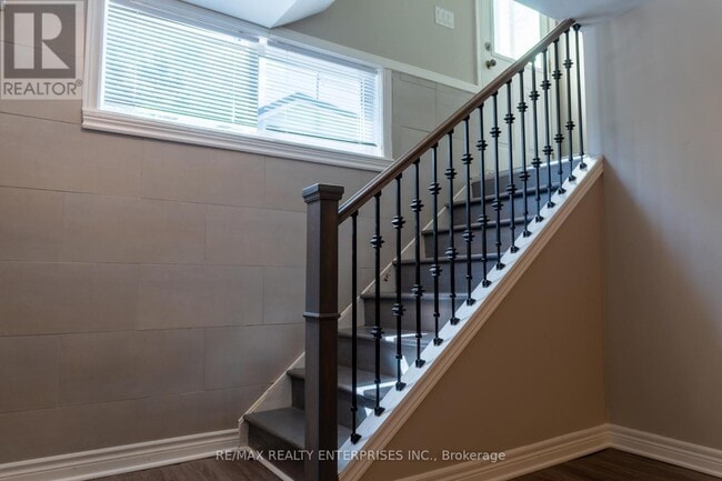 Photo - 8 Salmond Ct