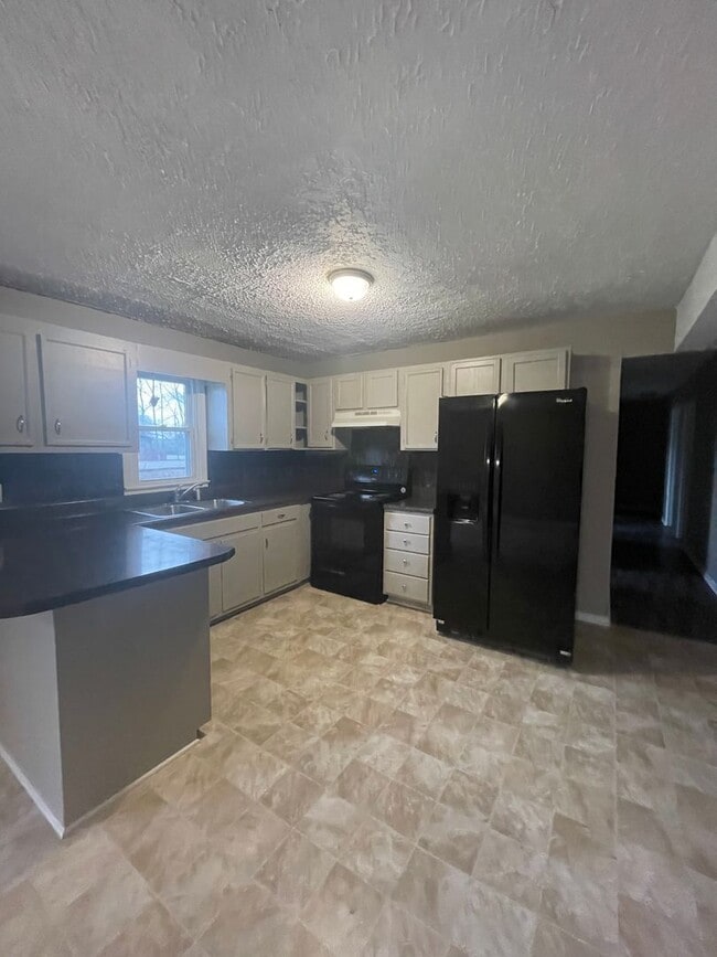 Photo - Spacious 4 Bedroom/2 Bath Home