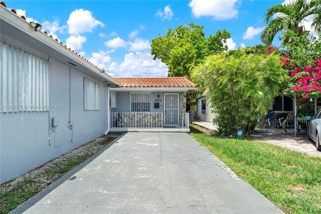 Building Photo - 3510 SW 90th Ave Unit . Rental