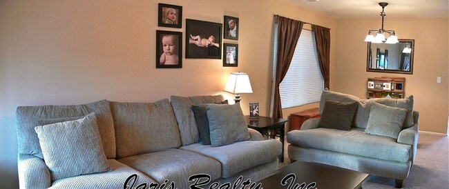 Photo - Immaculate just update  in the 4BR The Meadows