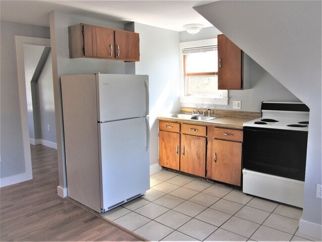 Building Photo - 397-399 Alfred St Unit 397-301