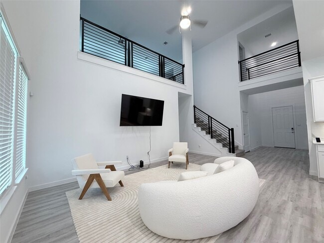 Photo - 1609 Sunbend Ln