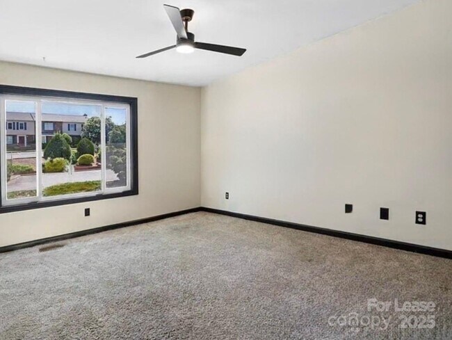 Photo - 2705 N Center St