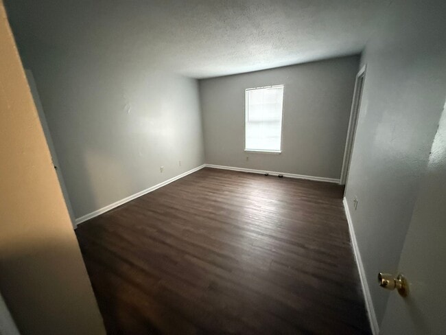 Photo - 304 Carriage Ln Unit B