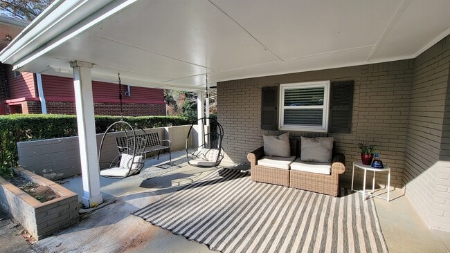 3010 Santa Monica Dr