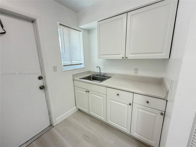 Photo - 2417 NW 20th St Unidad 1