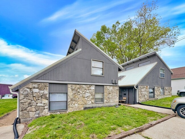 Building Photo - 215 Saint Joseph St Unit A