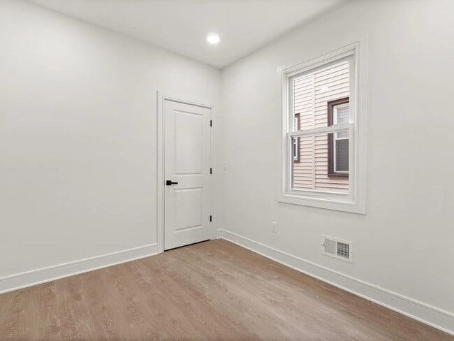 Photo - 99 Russell St Unit 1